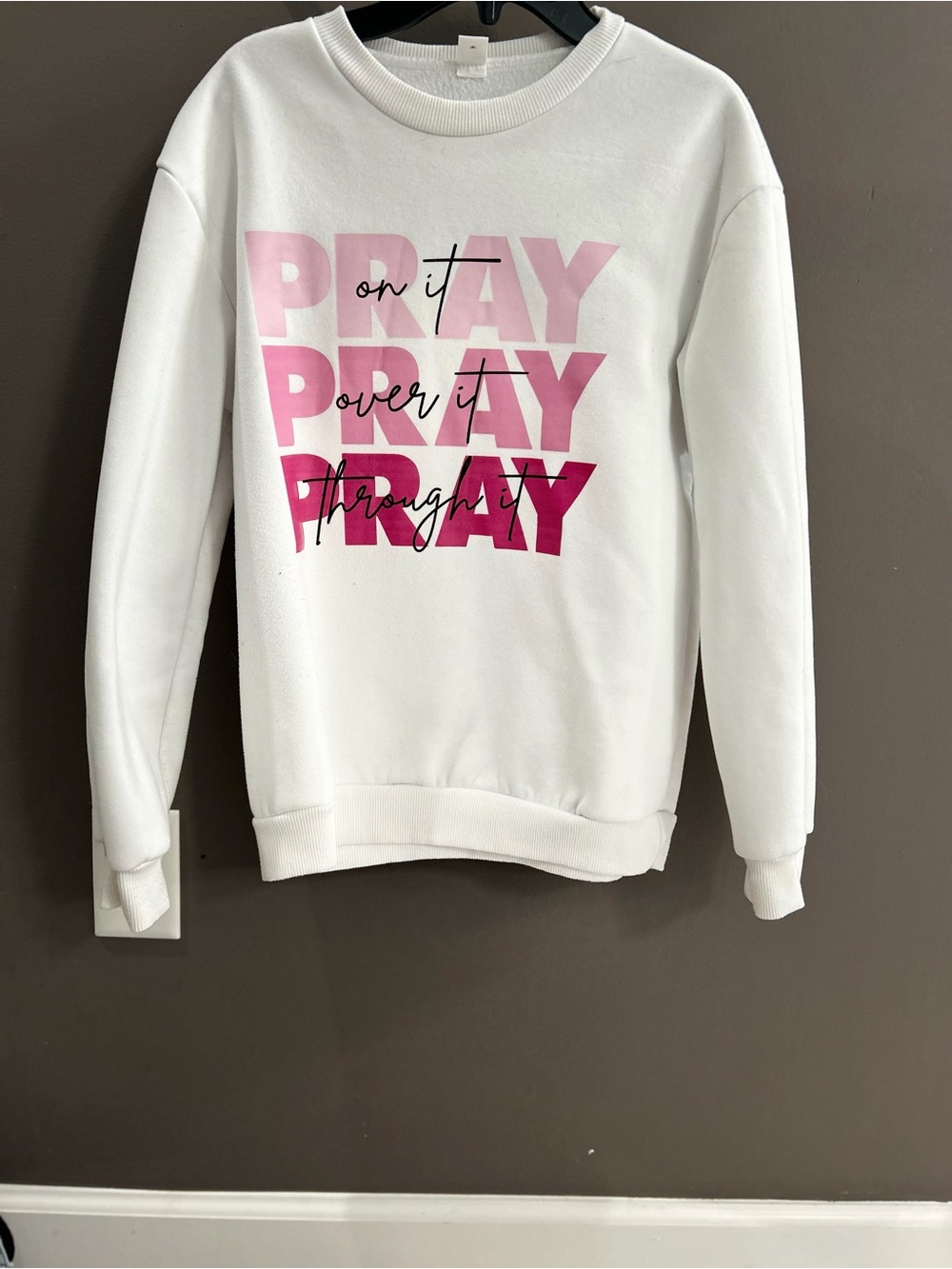 SHEIN White Crewneck Sweatshirt with Pink Ombre 'PRAY' Graphic